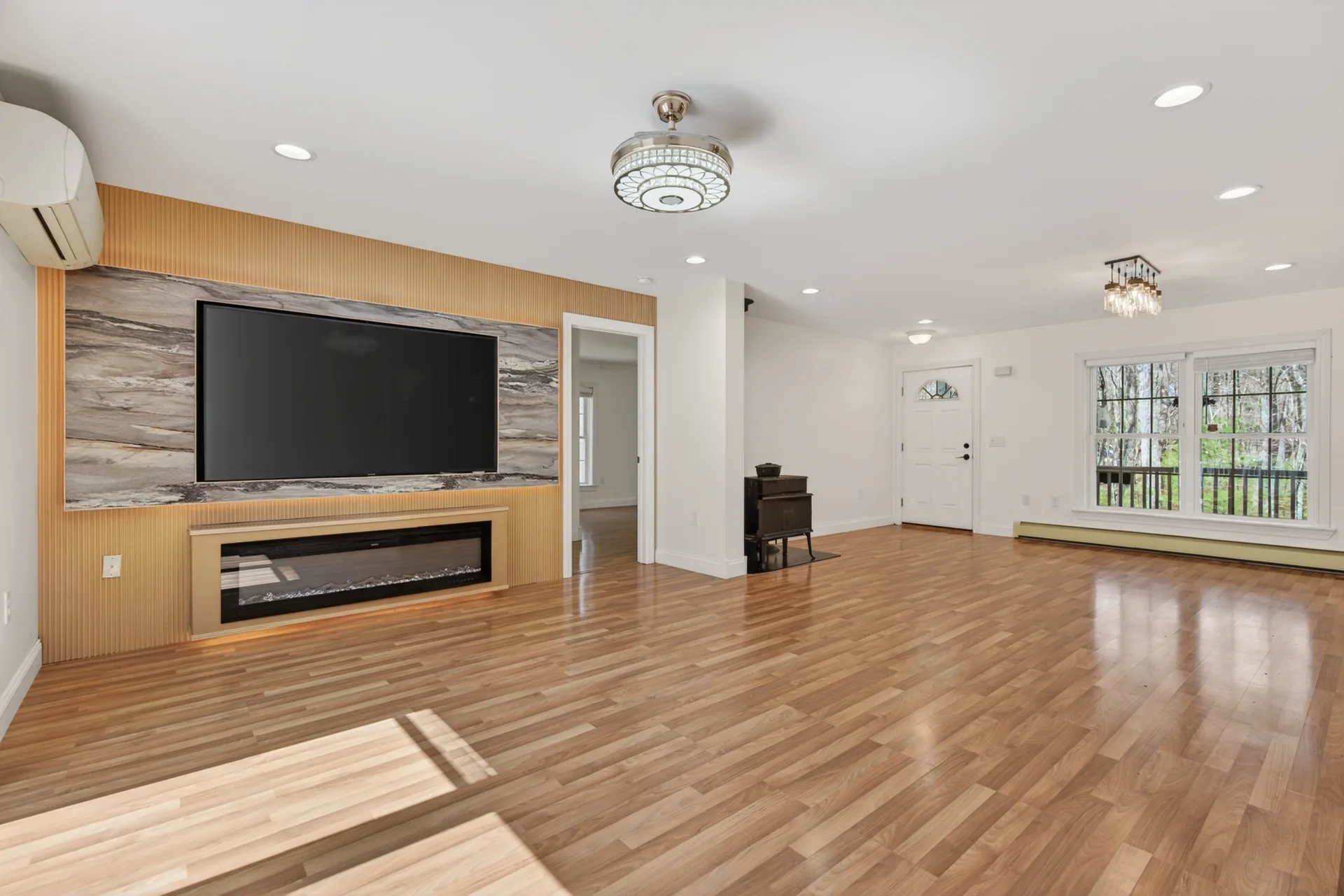 Great room to family room wide hero