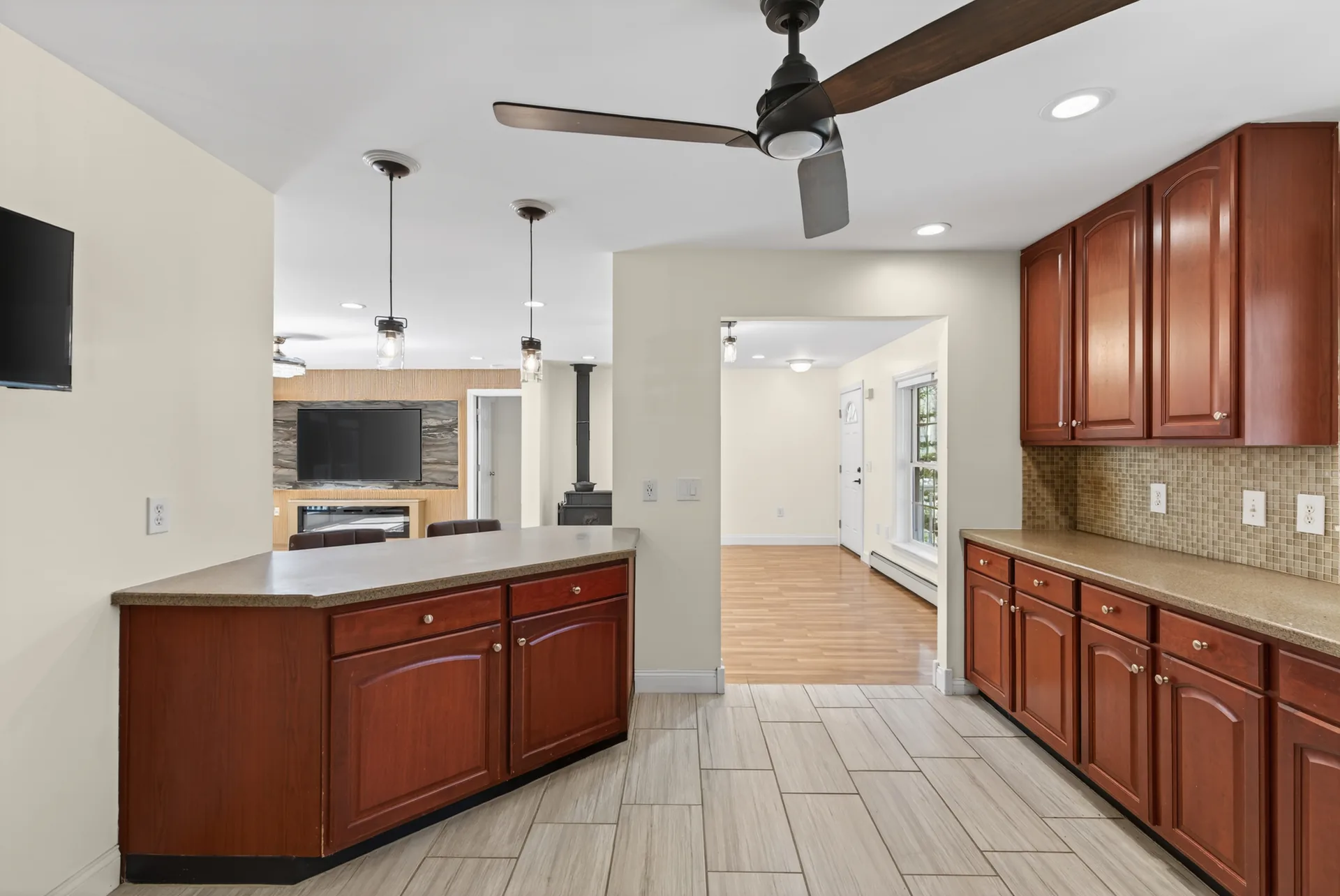 Kitchen wide view from peninsula